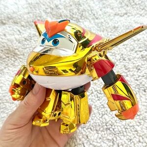 Super Wings Golden Boy Deluxe Transforming Character toy